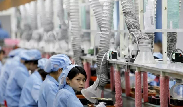未來幾年，制造業(yè)、服務業(yè)等勞動密集型產(chǎn)業(yè)的招工將更加困難，勞動力成本也必將日益高漲