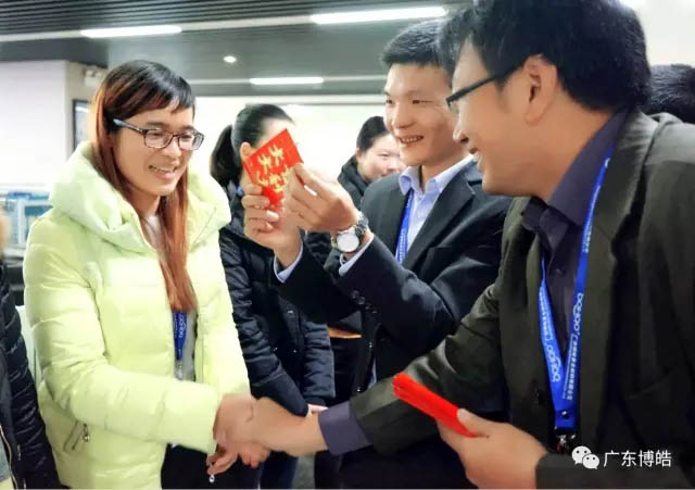 收到禮物的女神們心情就像被全世界寵愛著一般！